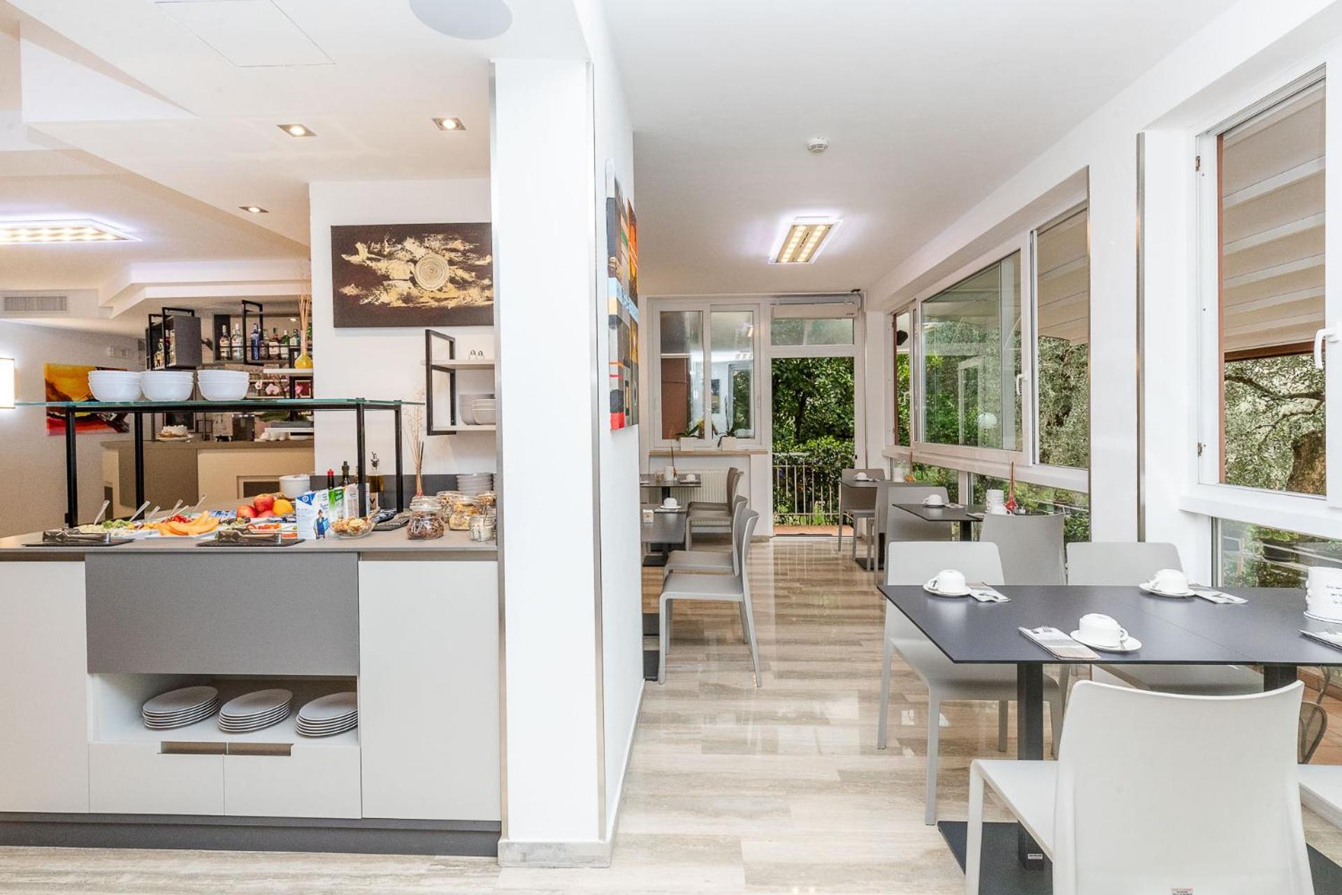 מאלצ'סינה Hotel Garni Ischia מראה חיצוני תמונה