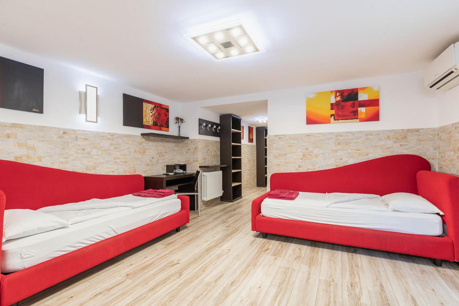 מאלצ'סינה Hotel Garni Ischia מראה חיצוני תמונה