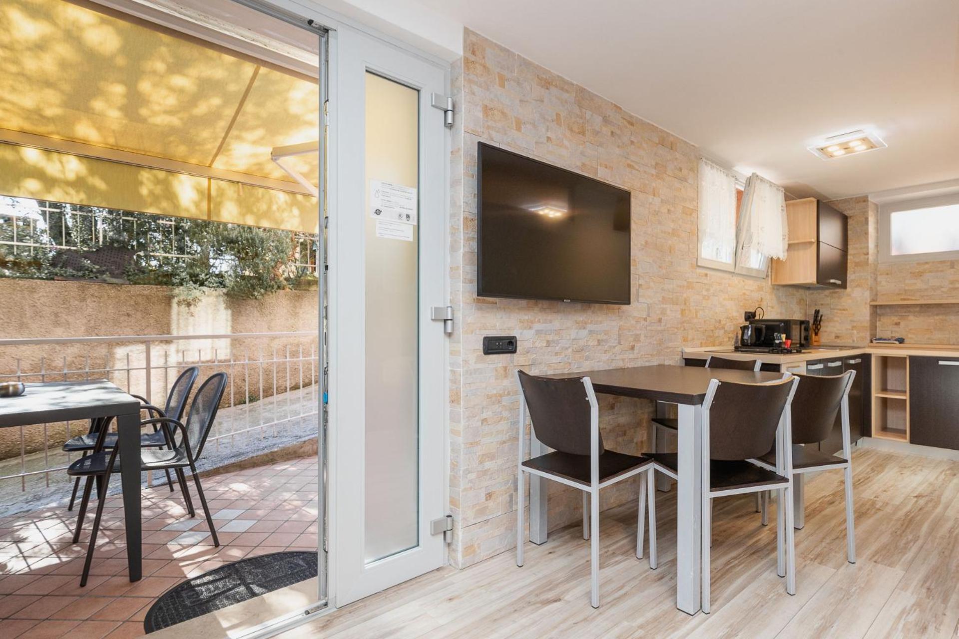 מאלצ'סינה Hotel Garni Ischia מראה חיצוני תמונה