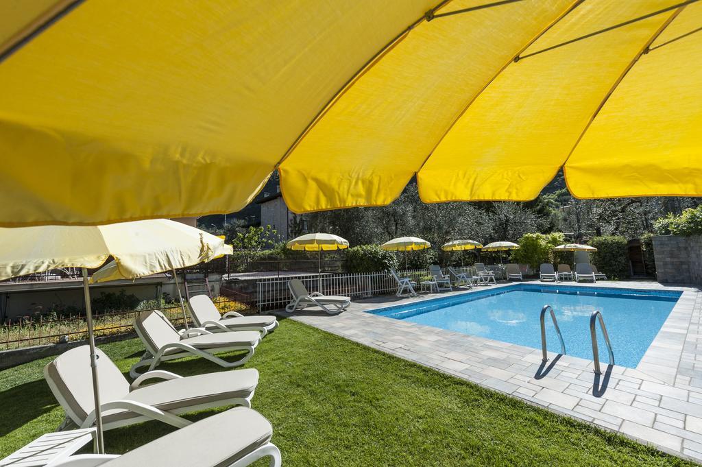 מאלצ'סינה Hotel Garni Ischia מראה חיצוני תמונה