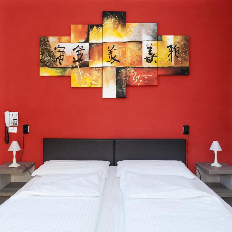 מאלצ'סינה Hotel Garni Ischia חדר תמונה