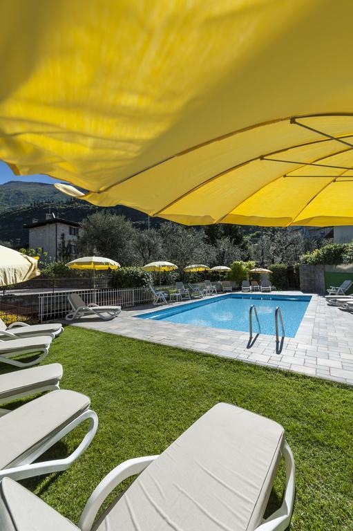 מאלצ'סינה Hotel Garni Ischia מראה חיצוני תמונה