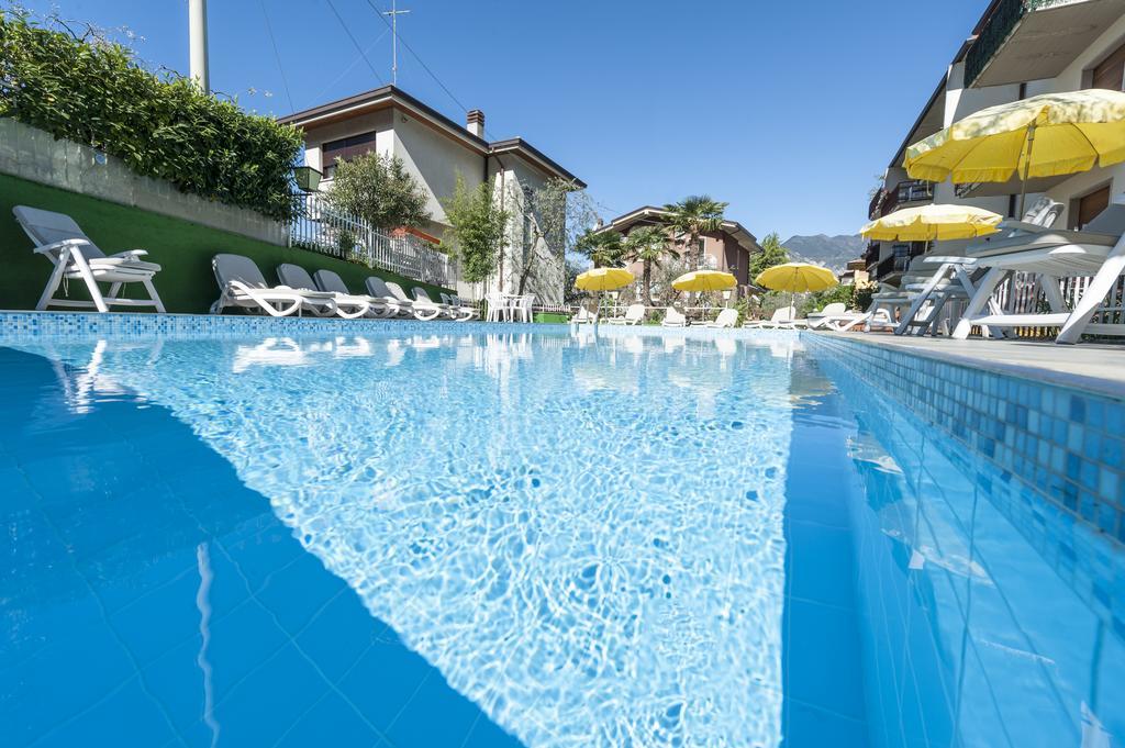 מאלצ'סינה Hotel Garni Ischia מראה חיצוני תמונה