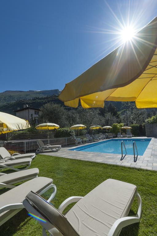 מאלצ'סינה Hotel Garni Ischia מראה חיצוני תמונה